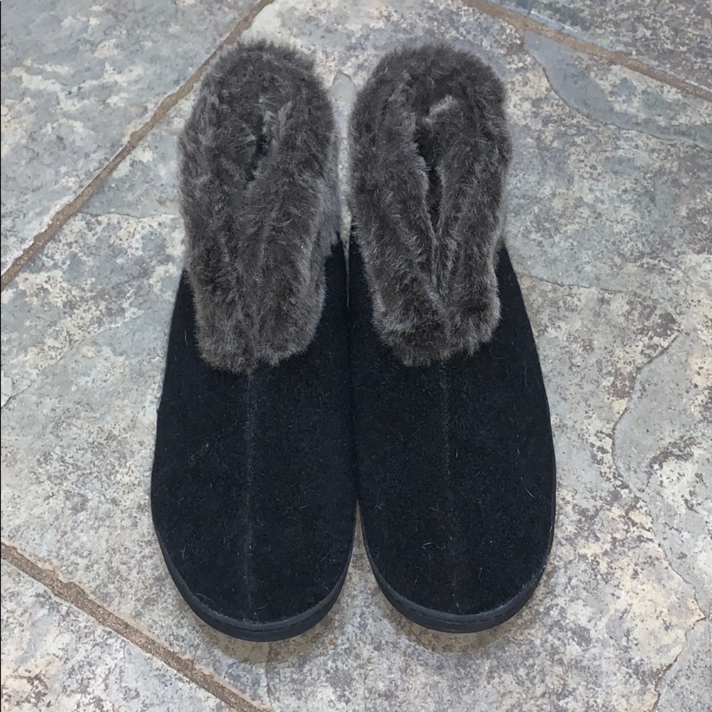 Women’s house shoes